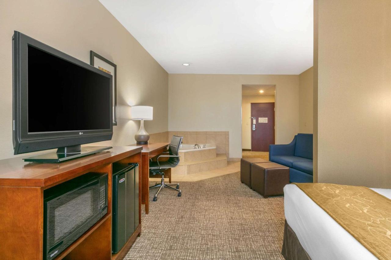 Comfort Suites פורסט סיטי מראה חיצוני תמונה